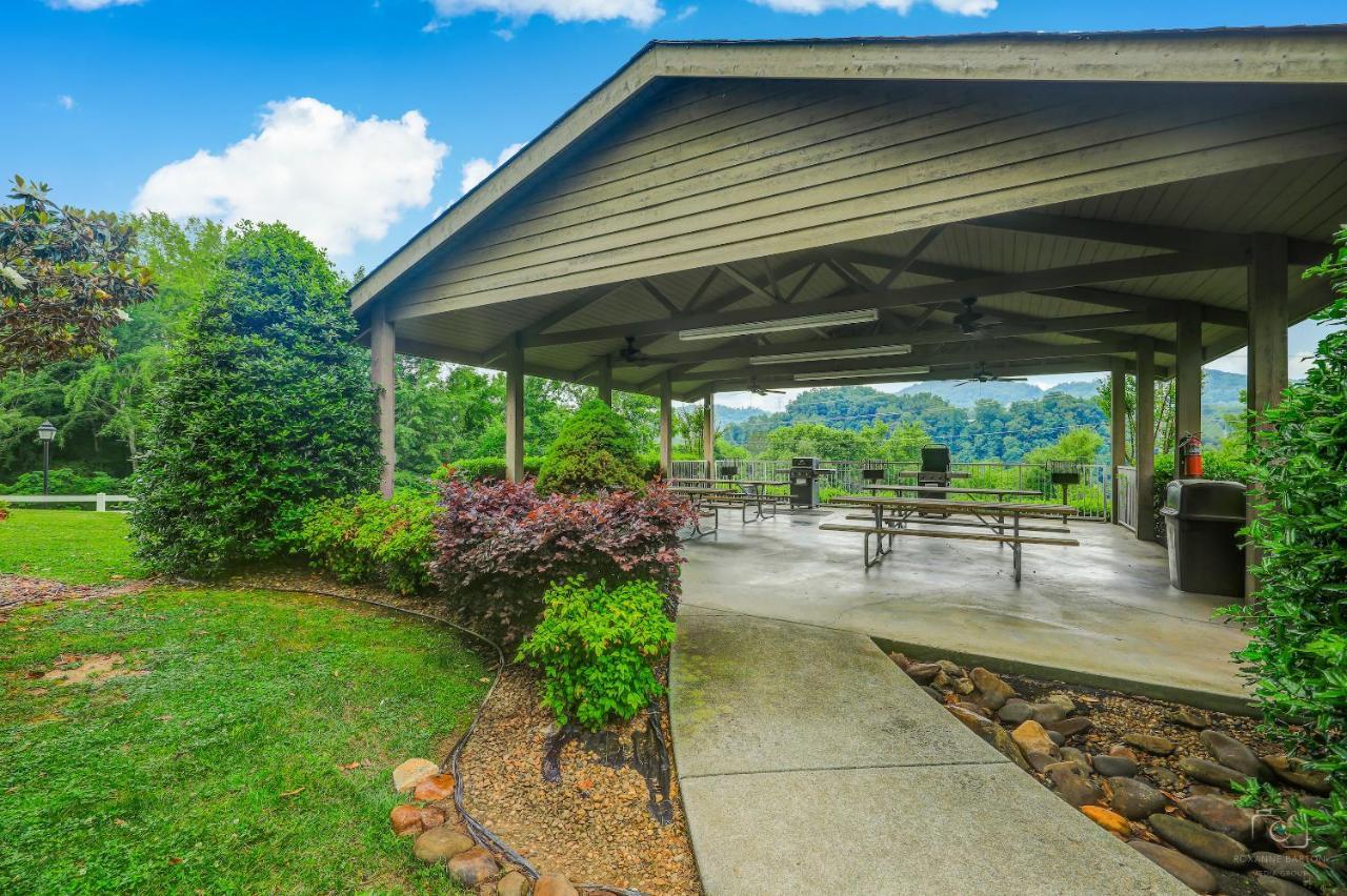 Postcard View Whispering Pines 441 Apartment Pigeon Forge Exterior photo